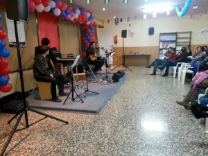foto concieerto cena solidaqria 2015